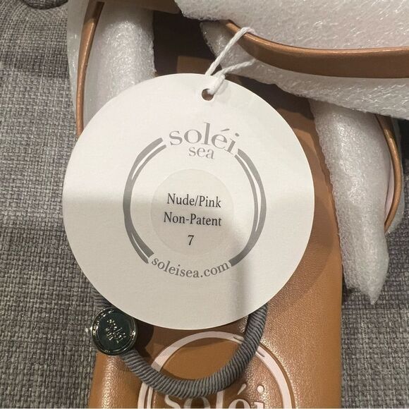 New in Bag Revolve Solei Sea Indie Around Town Flip Flops in Nude/Pink size 7 - Picture 11 of 11